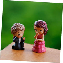 Load image into Gallery viewer, iplusmile Miniature Couples Adornment Resin Crafts for Desktop Micro Landscape Decor Couples Adornment for Home Mini Garden Ornament