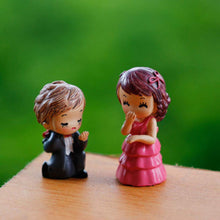 Load image into Gallery viewer, BESPORTBLE Couples Adornment Miniature Couples Resin and Plastic Crafts Desktop Decoration Micro Landscape Ornament Set