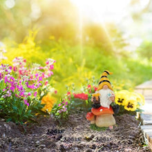 Load image into Gallery viewer, Vriusi Solar LED GNOME Statue Resin GNOME Sculpture Outdoor Garden Decor Lawn GNOME Figurine Solar Yard Decor Solar-Powered GNOME LED GNOME Yard Statue Garden GNOME Light Outdoor Tabletop GNOME