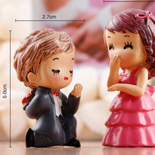 Load image into Gallery viewer, BESPORTBLE Couples Adornment Miniature Couples Resin and Plastic Crafts Desktop Decoration Micro Landscape Ornament Set