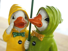Load image into Gallery viewer, Garden Mile Standing Duck Ornaments For The Home With Detachable Umbrella Outdoor Garden Resin Ducks Couple Figurine Statues Outdoor Resin Patio Decor Weatherproof Duck Figures