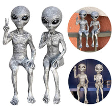 Load image into Gallery viewer, AIITLLYNA Alien Statue,2pcs Outer Space Alien Garden Statue,Resin Alien Ornaments,Alien Sculpture Figure,Whimsical Garden Decoration,Funny Statue for Indoor & Outdoor