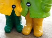 Load image into Gallery viewer, Garden Mile Standing Duck Ornaments For The Home With Detachable Umbrella Outdoor Garden Resin Ducks Couple Figurine Statues Outdoor Resin Patio Decor Weatherproof Duck Figures