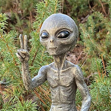 Load image into Gallery viewer, AIITLLYNA Alien Statue,2pcs Outer Space Alien Garden Statue,Resin Alien Ornaments,Alien Sculpture Figure,Whimsical Garden Decoration,Funny Statue for Indoor & Outdoor