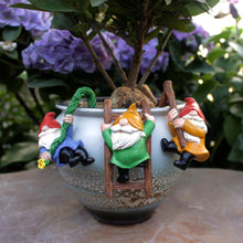 Load image into Gallery viewer, Wetufin Funny Climbing Gnome Garden Gnome Statues Creative Dwarf Decoration Gnome Resin Sculpture Decorations Novelty Gift for Desk Indoor Outdoor Yard Patio Lawn Figurines Landscape Decor