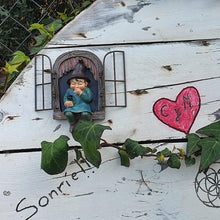 Load image into Gallery viewer, NIWWIN Garden Gnome Statue, Sculpture Tree Decoration, Funny Figurines Decor Ornaments for Lawn Patio Yard Decorations, Novelty Interesting Gifts. (Female)