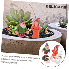Load image into Gallery viewer, BESPORTBLE 1set Funny Resin Gnome Statues Garden Decor Featuring Gnomes Compact Outdoor Ornaments for Lawn Patio and Backyard Lightweight Figurines