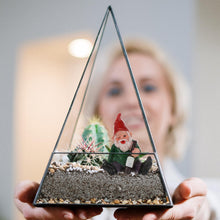 Load image into Gallery viewer, Happyyami 1pc Dwarf Ornaments Gnome Garden Accessories Funny Garden Figurine Mini Gnome Collectible Lawn Statues Miniture Decoration Out Door Decor Doll Artwork Lovely Gnome Statue Resin