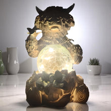 Load image into Gallery viewer, Divas World Highland Cow Solar Garden Light – LED Crackle Glass Ball Solar Ornament, 16cm Rustic Farmhouse Decor, Outdoor Country Garden Decorations, Waterproof Animal Figure for Yard, Patio, Home