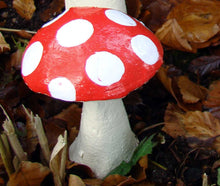 Load image into Gallery viewer, Pixieland GARDEN TOADSTOOL ~ TOADSTOOL SMALL