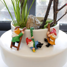 Load image into Gallery viewer, Dingzhidiy 3PCS Cute Climbing Gnome Figurines Flower Pot Hugger, Resin Garden Gnomes Statue, Plant Decorations for Pots, Outdoor Decor Fence Ornaments for Patio Lawn Garden Yard