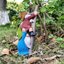 Load image into Gallery viewer, WPJFMXZ Garden Gnome Statue, Funny Climbing Ladder Gnomes Figurine Resin Sculpture Outdoor Decor for Patio Yard Lawn Porch Ornaments Gift