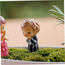 Load image into Gallery viewer, iplusmile 2 Pair Miniature Couples Resin Adornments Couples Decor for Home Office Micro Landscape Garden Decorations
