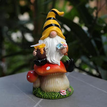 Load image into Gallery viewer, Vriusi Solar LED GNOME Statue Resin GNOME Sculpture Outdoor Garden Decor Lawn GNOME Figurine Solar Yard Decor Solar-Powered GNOME LED GNOME Yard Statue Garden GNOME Light Outdoor Tabletop GNOME
