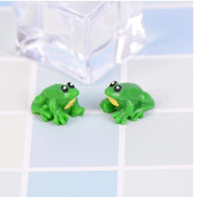 Load image into Gallery viewer, TOSSPER 2pcs Little Frog House/Miniatures/Cute/Fairy Garden Gnome/Moss Terrarium Decor/Crafts/Figurine Diy Supplies
