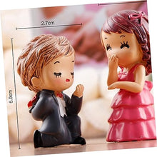 Load image into Gallery viewer, Hemobllo Resin Craft for Desktop Miniature Couples Adornment for Home and Office Decor
