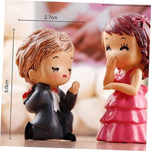 Load image into Gallery viewer, iplusmile Miniature Couples Adornment Resin Crafts for Desktop Micro Landscape Decor Couples Adornment for Home Mini Garden Ornament
