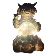 Load image into Gallery viewer, Divas World Highland Cow Solar Garden Light – LED Crackle Glass Ball Solar Ornament, 16cm Rustic Farmhouse Decor, Outdoor Country Garden Decorations, Waterproof Animal Figure for Yard, Patio, Home
