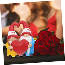 Load image into Gallery viewer, BESPORTBLE Exquisite Heart Couple Garden Gnome Figurine Ornament Charming Resin Craft Decoration for Outdoor and Indoor Spaces for Garden Patio and Lawn Decor

