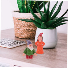 Load image into Gallery viewer, BESPORTBLE 1set Funny Resin Gnome Statues Garden Decor Featuring Gnomes Compact Outdoor Ornaments for Lawn Patio and Backyard Lightweight Figurines
