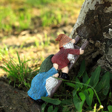 Load image into Gallery viewer, SUQ I OME Garden Climbing Gnome Statue, Funny Climbing Ladder Gnomes Figurine Resin Sculpture Outdoor Decor for Patio Yard Lawn Porch

