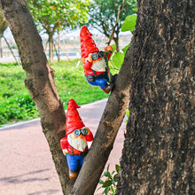 Load image into Gallery viewer, WONDHOME Hanging Gnome Garden Statue Funny Climbing Gnomes with Telescope Figurine Tree Hugger for Outdoor Lawn Home Patio Yard Art Decoration Father&#39;s Day Christmas Gardening Gifts for Mom Dad
