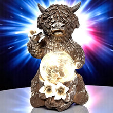 Load image into Gallery viewer, Divas World Highland Cow Solar Garden Light – LED Crackle Glass Ball Solar Ornament, 16cm Rustic Farmhouse Decor, Outdoor Country Garden Decorations, Waterproof Animal Figure for Yard, Patio, Home
