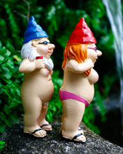 Load image into Gallery viewer, Estefanlo Garden Gnome Funny Couple, Couple Statue, Figures Decoration for Outdoors, Outdoor Sculpture, Waterproof, Funny, Dwarf, Gift Home, Lawn, Balcony
