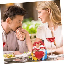 Load image into Gallery viewer, BESPORTBLE Exquisite Heart Couple Garden Gnome Figurine Ornament Charming Resin Craft Decoration for Outdoor and Indoor Spaces for Garden Patio and Lawn Decor
