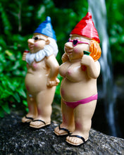 Load image into Gallery viewer, Estefanlo Garden Gnome Funny Couple, Couple Statue, Figures Decoration for Outdoors, Outdoor Sculpture, Waterproof, Funny, Dwarf, Gift Home, Lawn, Balcony

